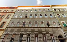 Cozy Nest By The Andrassy Avenue