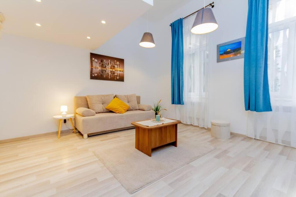 Appartement Cozy Nest By The Andrassy Avenue à Budapest Extérieur photo